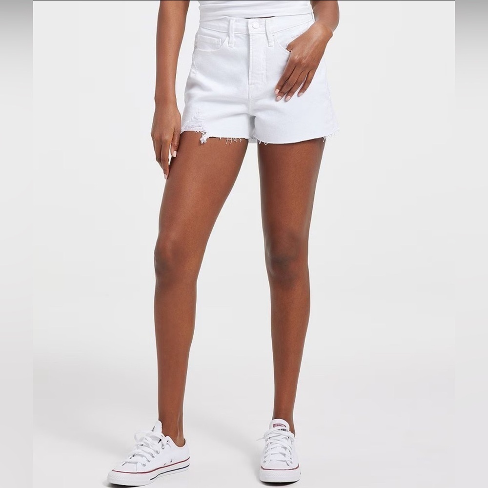 Good American High Rise 5-Pocket Style Distressed 90's Shorts NWT White 14/32‎